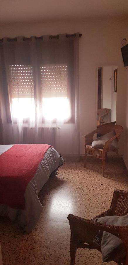 Hostal Braseria Tivissa Buitenkant foto