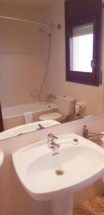 Hostal Braseria Tivissa Buitenkant foto