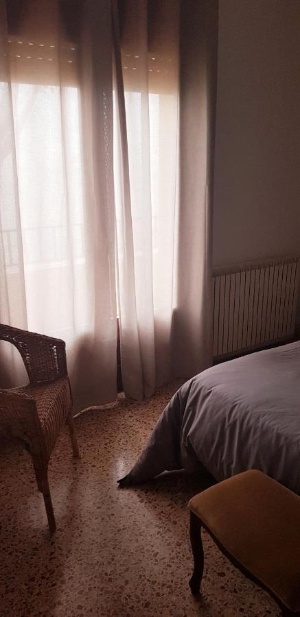 Hostal Braseria Tivissa Buitenkant foto