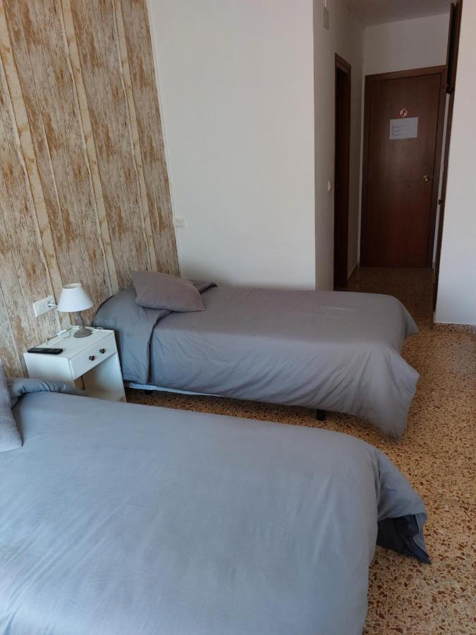 Hostal Braseria Tivissa Buitenkant foto