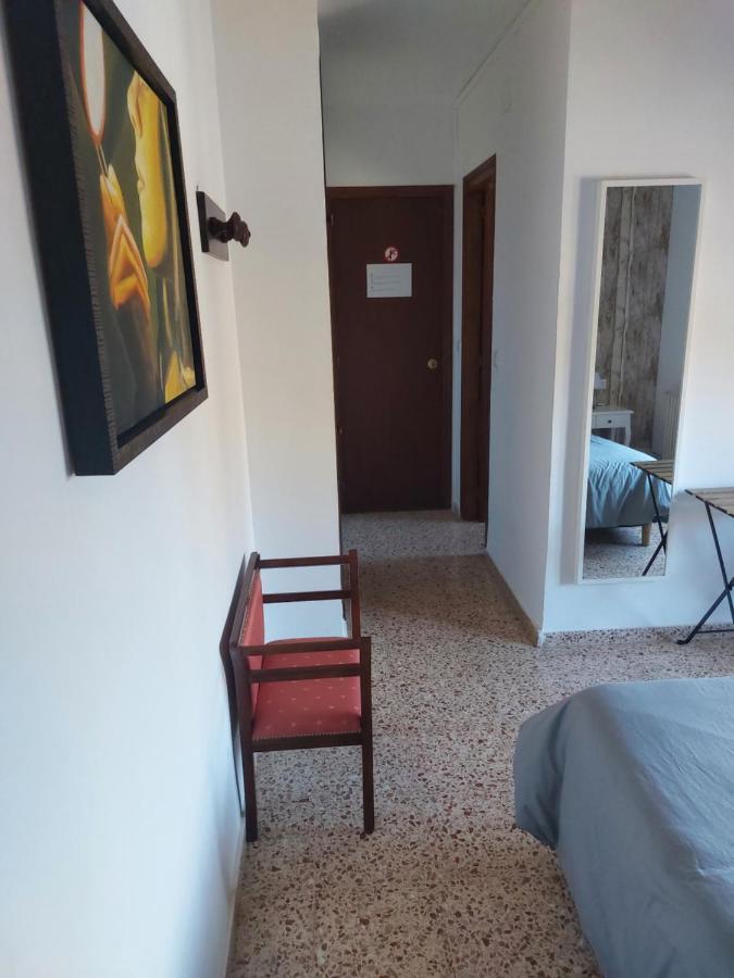Hostal Braseria Tivissa Buitenkant foto